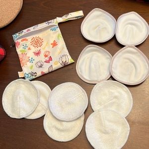 Mix of washable nursing pads with zip case